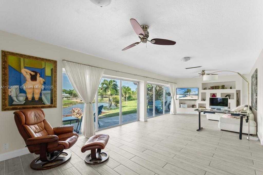 Small Image of 5715 BAYBERRY LN, Tamarac Number 23
