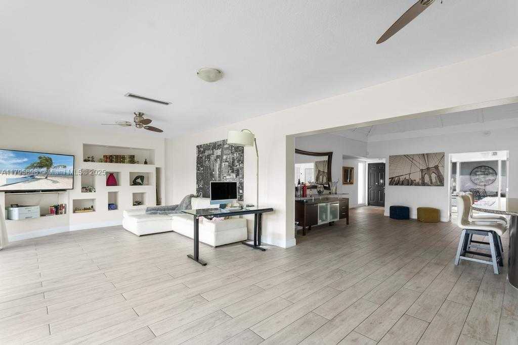 Small Image of 5715 BAYBERRY LN, Tamarac Number 3
