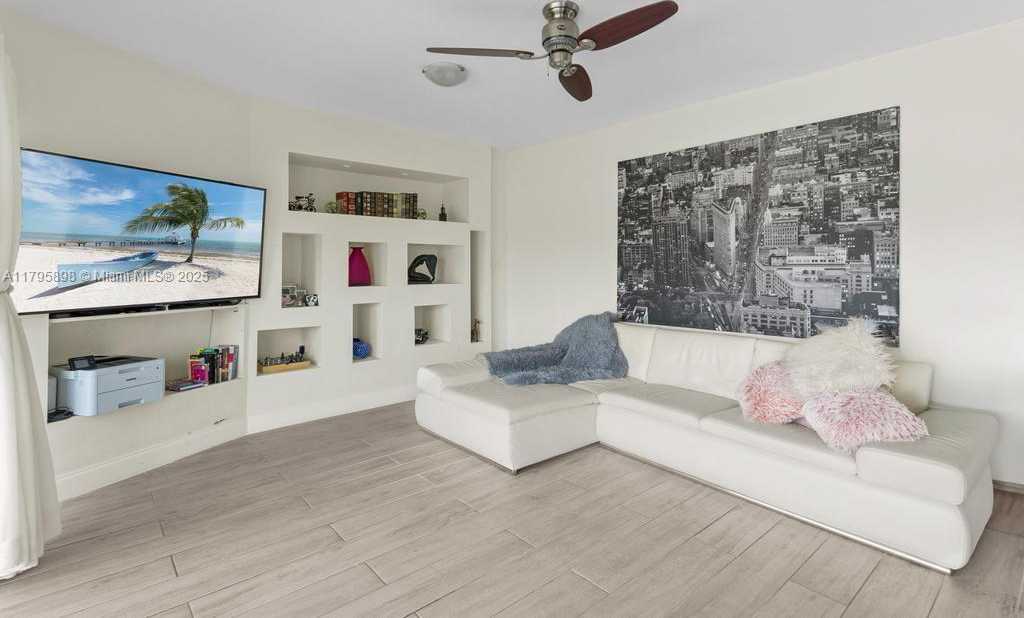 Small Image of 5715 BAYBERRY LN, Tamarac Number 5