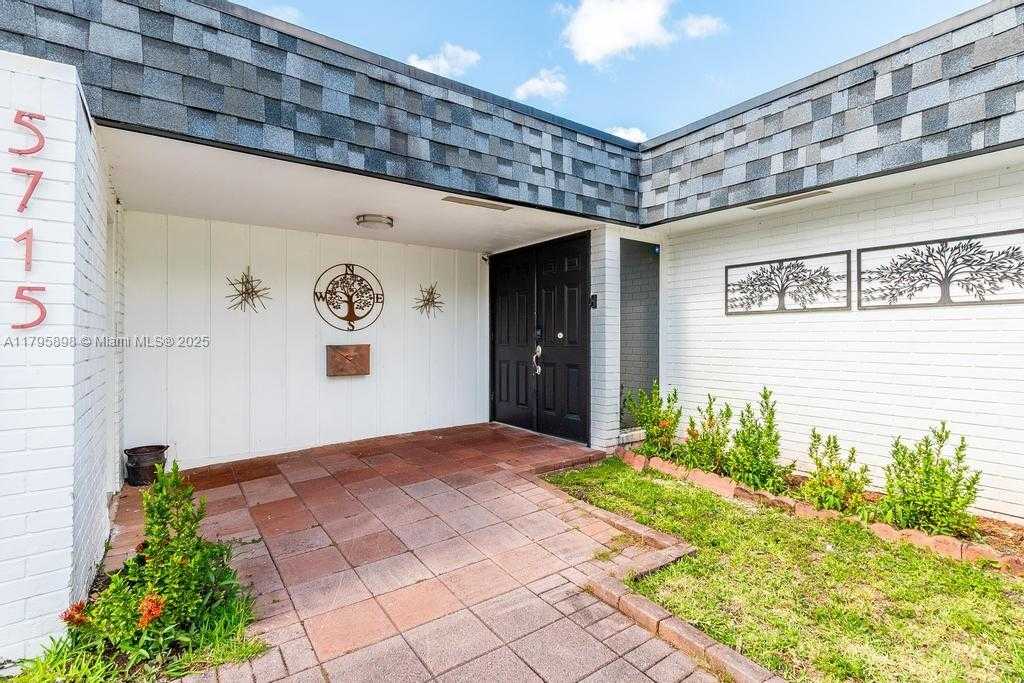 Small Image of 5715 BAYBERRY LN, Tamarac Number 57