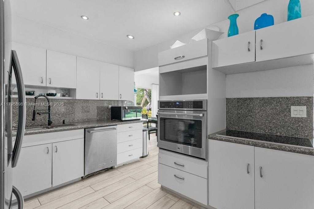 Small Image of 5715 BAYBERRY LN, Tamarac Number 6