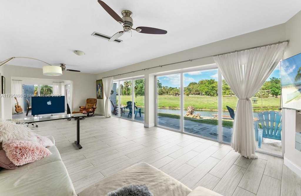 Small Image of 5715 BAYBERRY LN, Tamarac Number 7