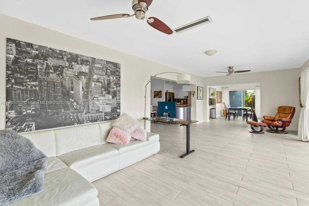Small Image of 5715 BAYBERRY LN, Tamarac Number 9