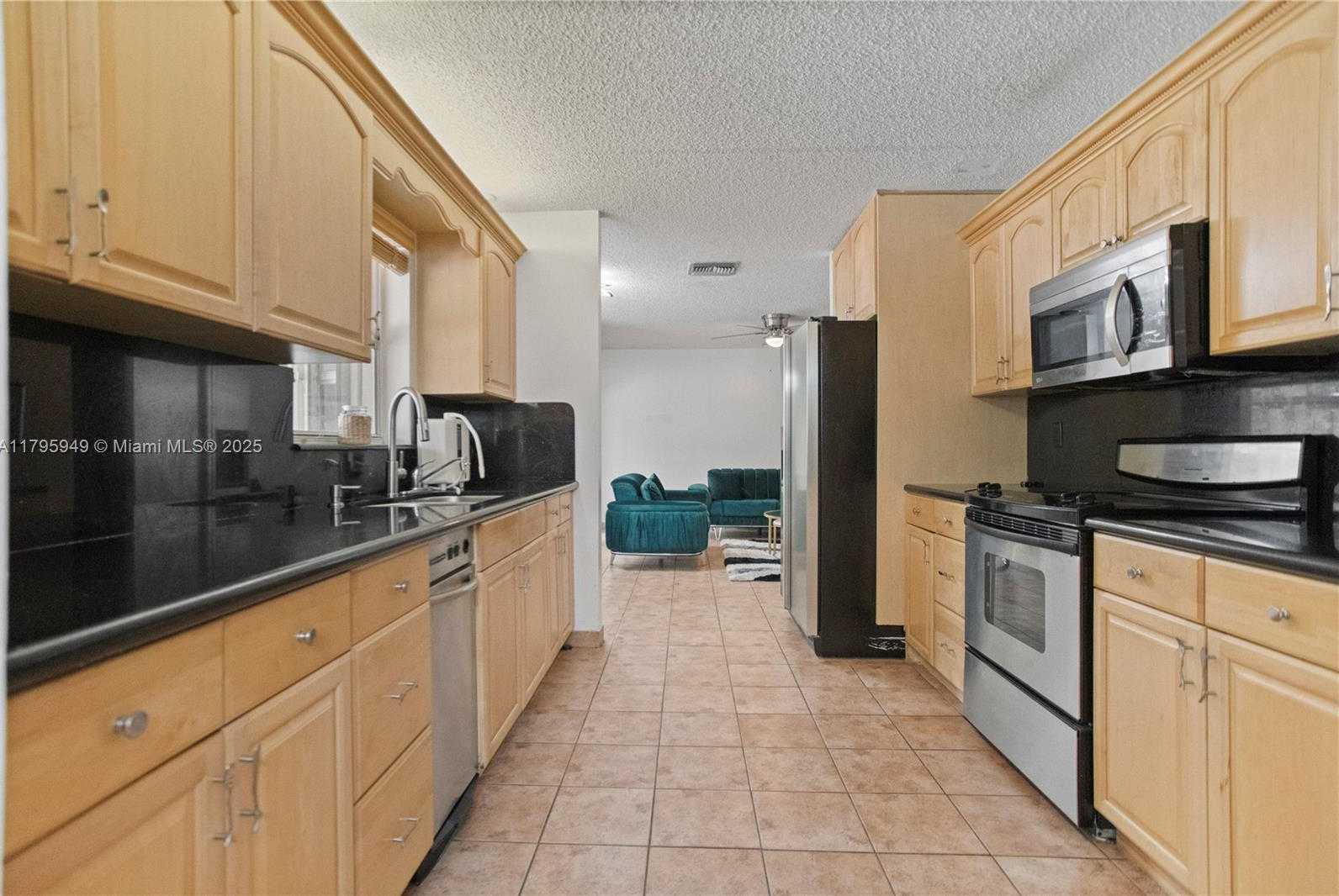 Small Image of 1051 SOUTH WEST 95TH TER, Pembroke Pines Number 11