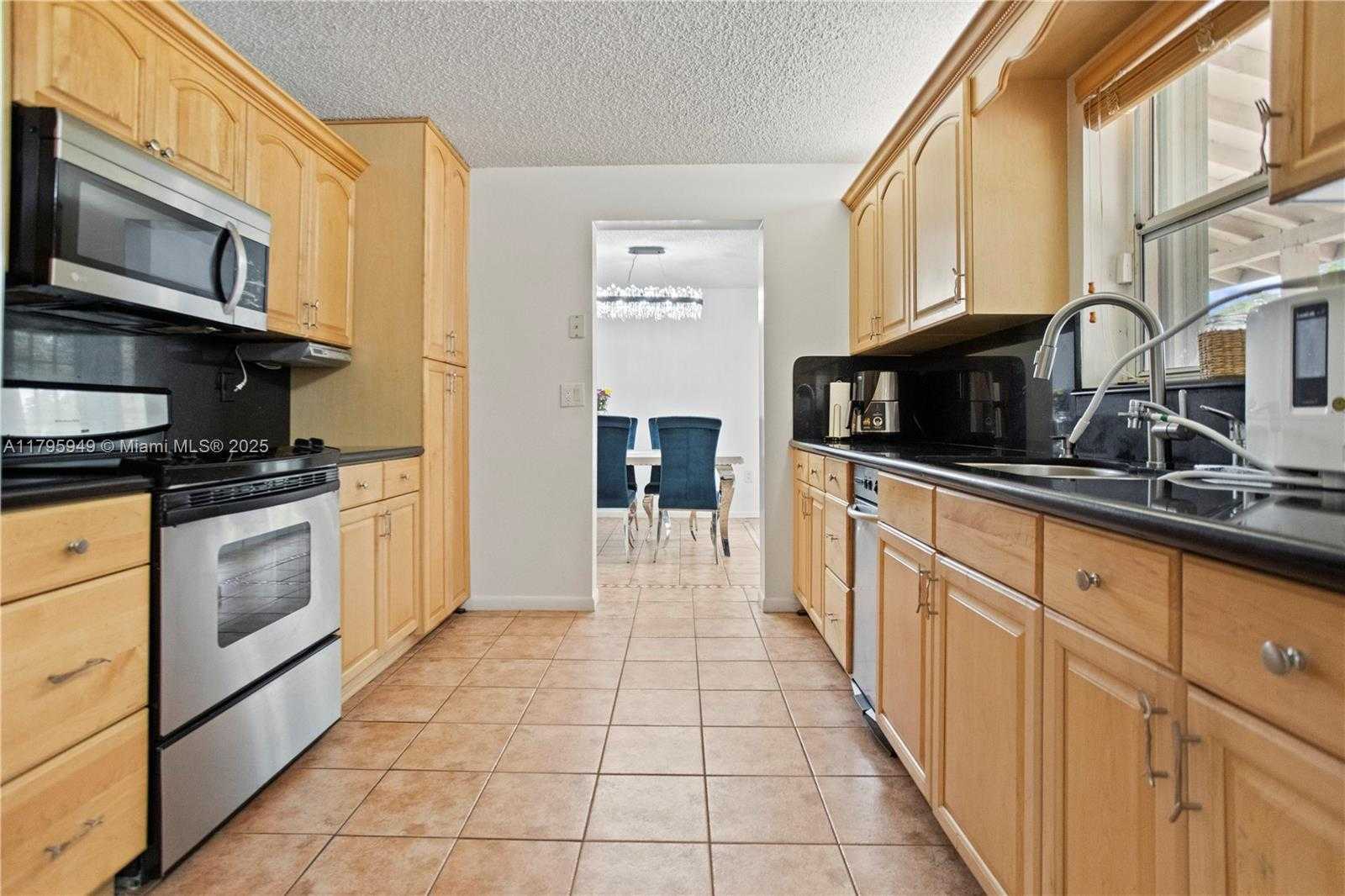 Small Image of 1051 SOUTH WEST 95TH TER, Pembroke Pines Number 12