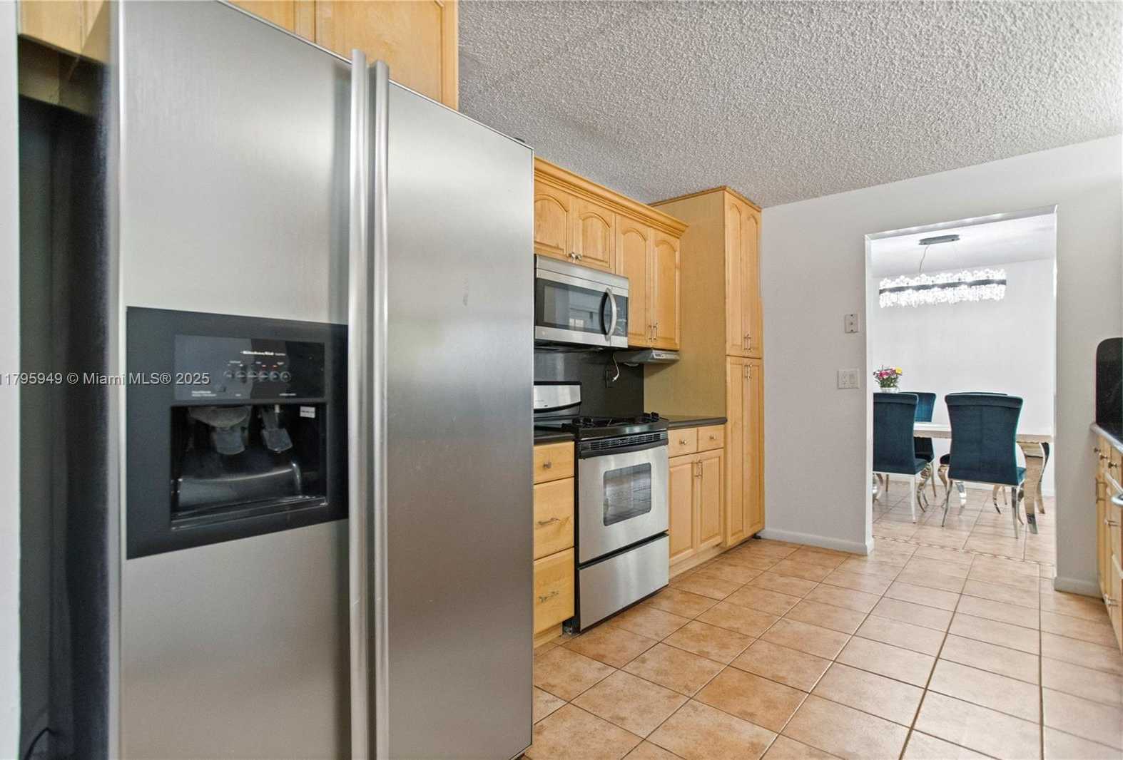 Small Image of 1051 SOUTH WEST 95TH TER, Pembroke Pines Number 13