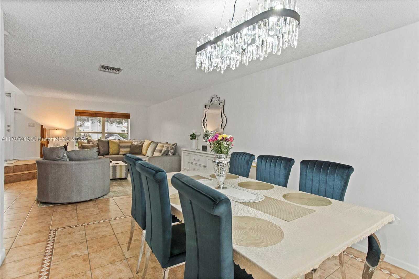 Small Image of 1051 SOUTH WEST 95TH TER, Pembroke Pines Number 16