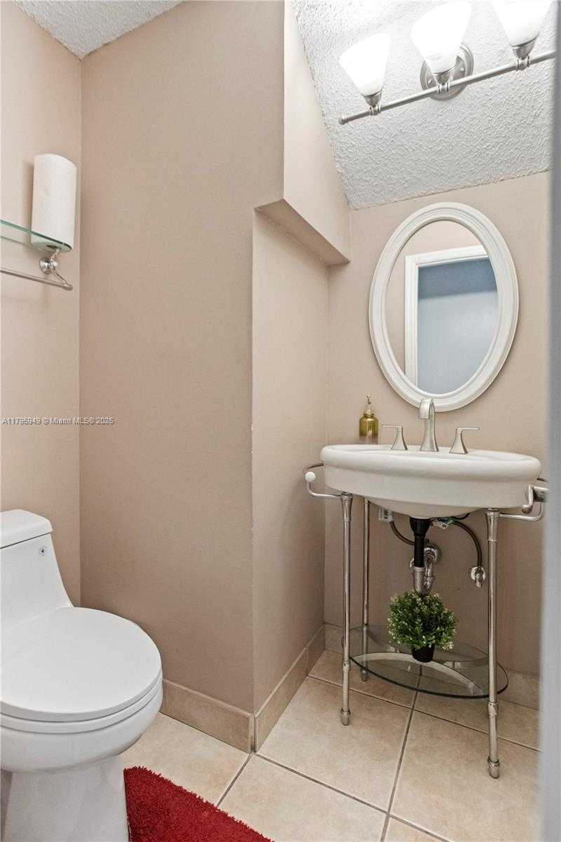 Small Image of 1051 SOUTH WEST 95TH TER, Pembroke Pines Number 19