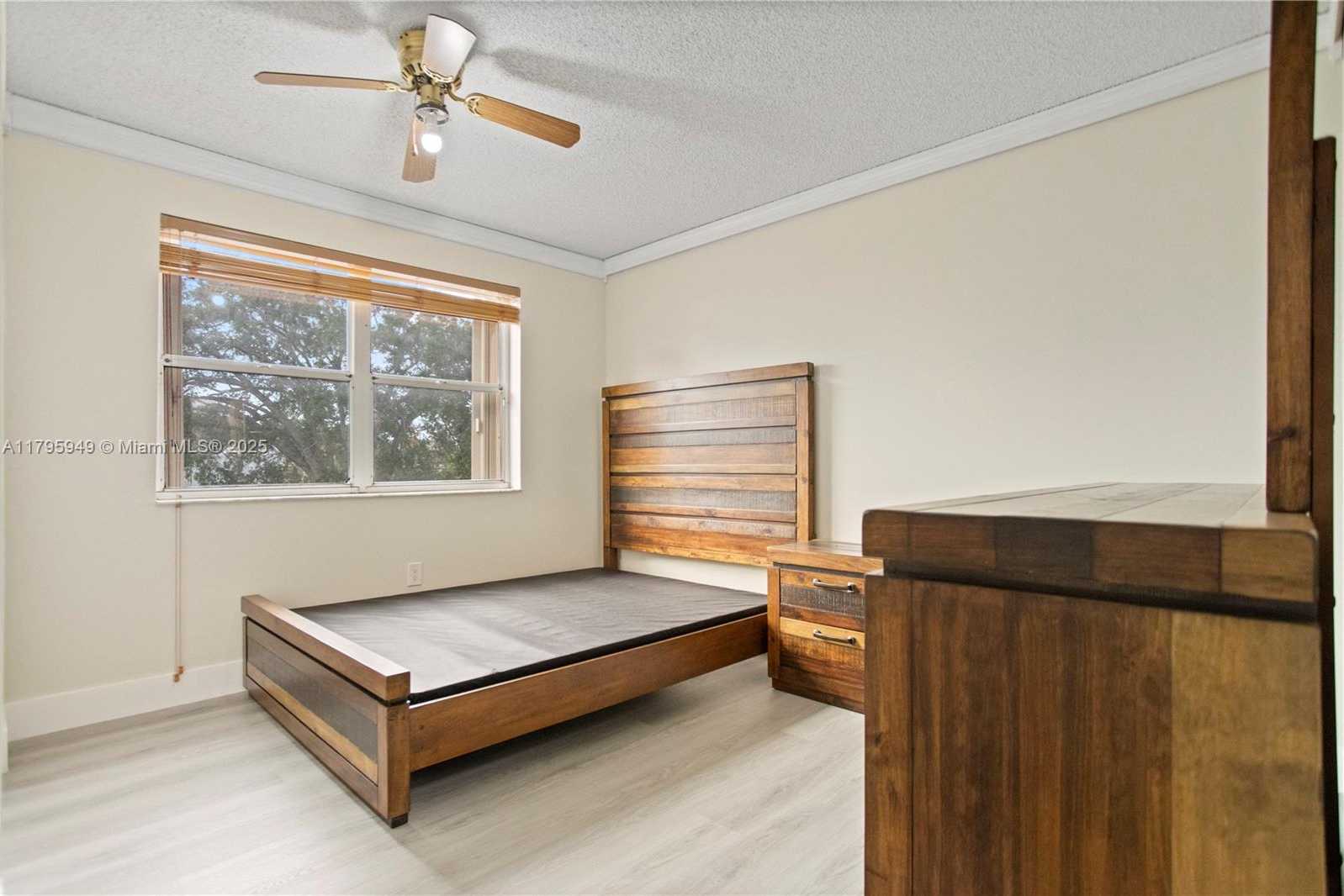 Small Image of 1051 SOUTH WEST 95TH TER, Pembroke Pines Number 23