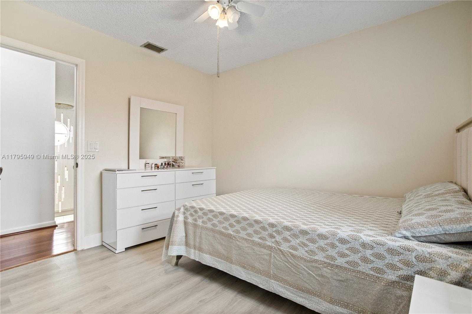 Small Image of 1051 SOUTH WEST 95TH TER, Pembroke Pines Number 24