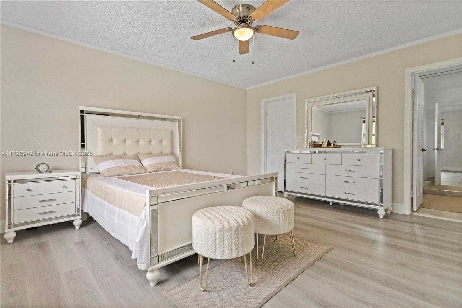 Small Image of 1051 SOUTH WEST 95TH TER, Pembroke Pines Number 26