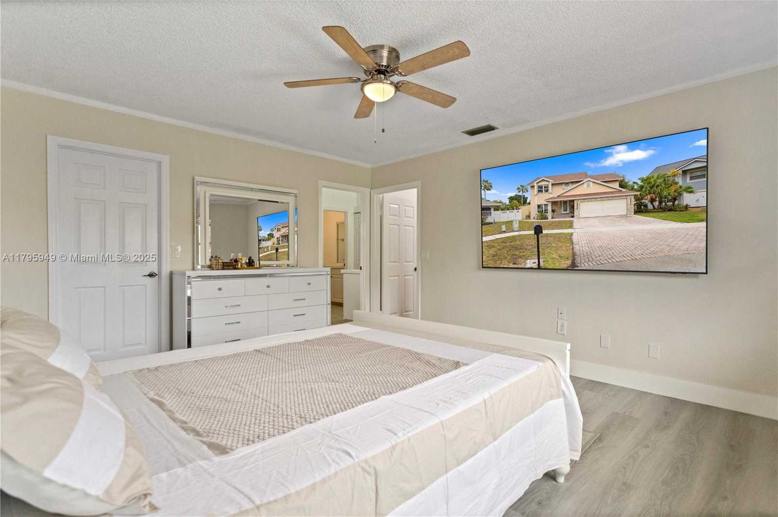 Small Image of 1051 SOUTH WEST 95TH TER, Pembroke Pines Number 27