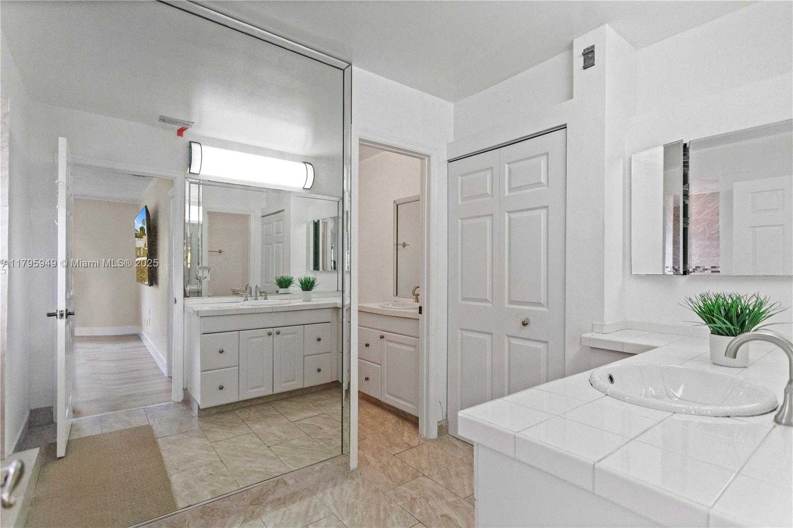 Small Image of 1051 SOUTH WEST 95TH TER, Pembroke Pines Number 28