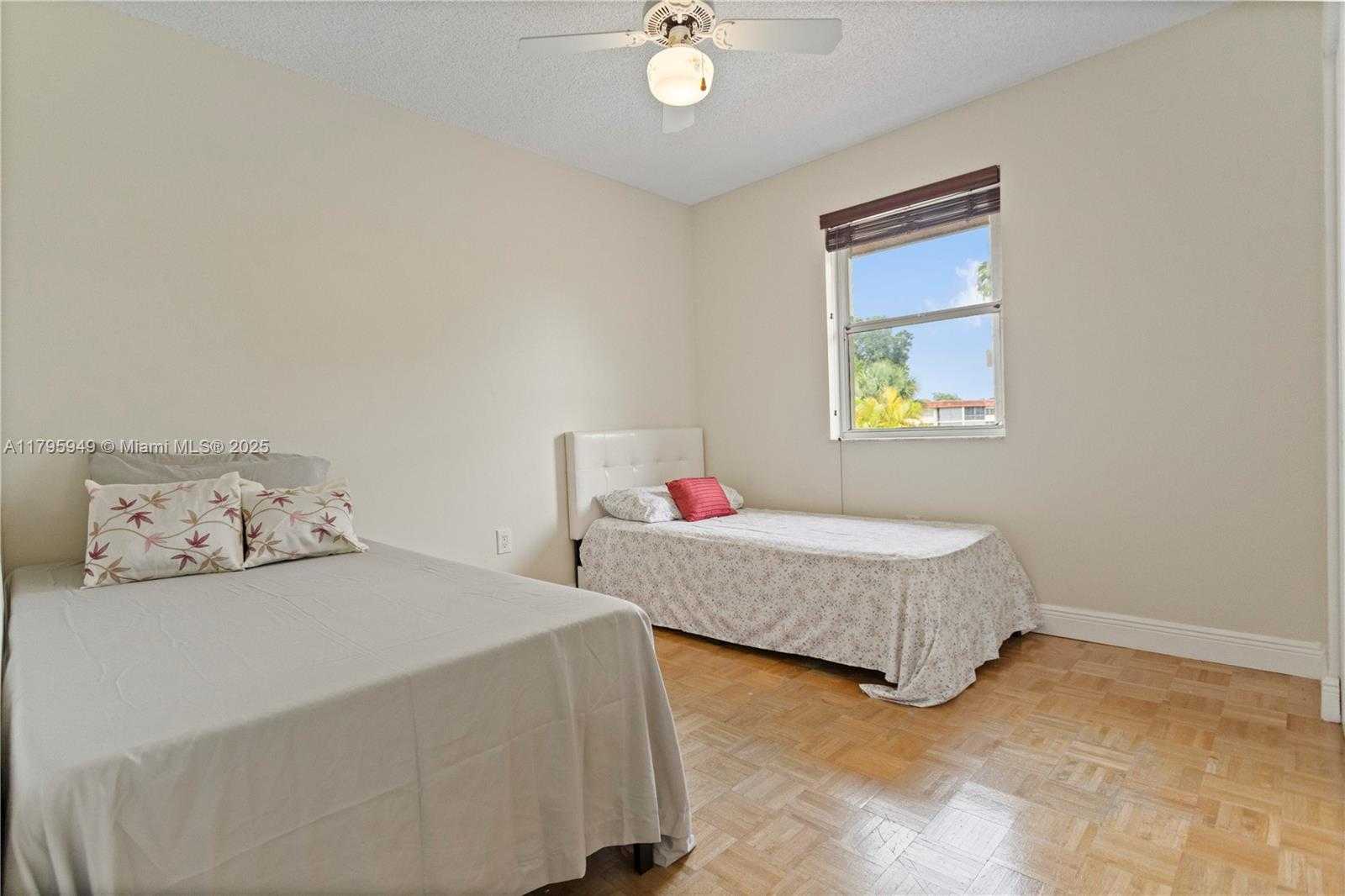 Small Image of 1051 SOUTH WEST 95TH TER, Pembroke Pines Number 31