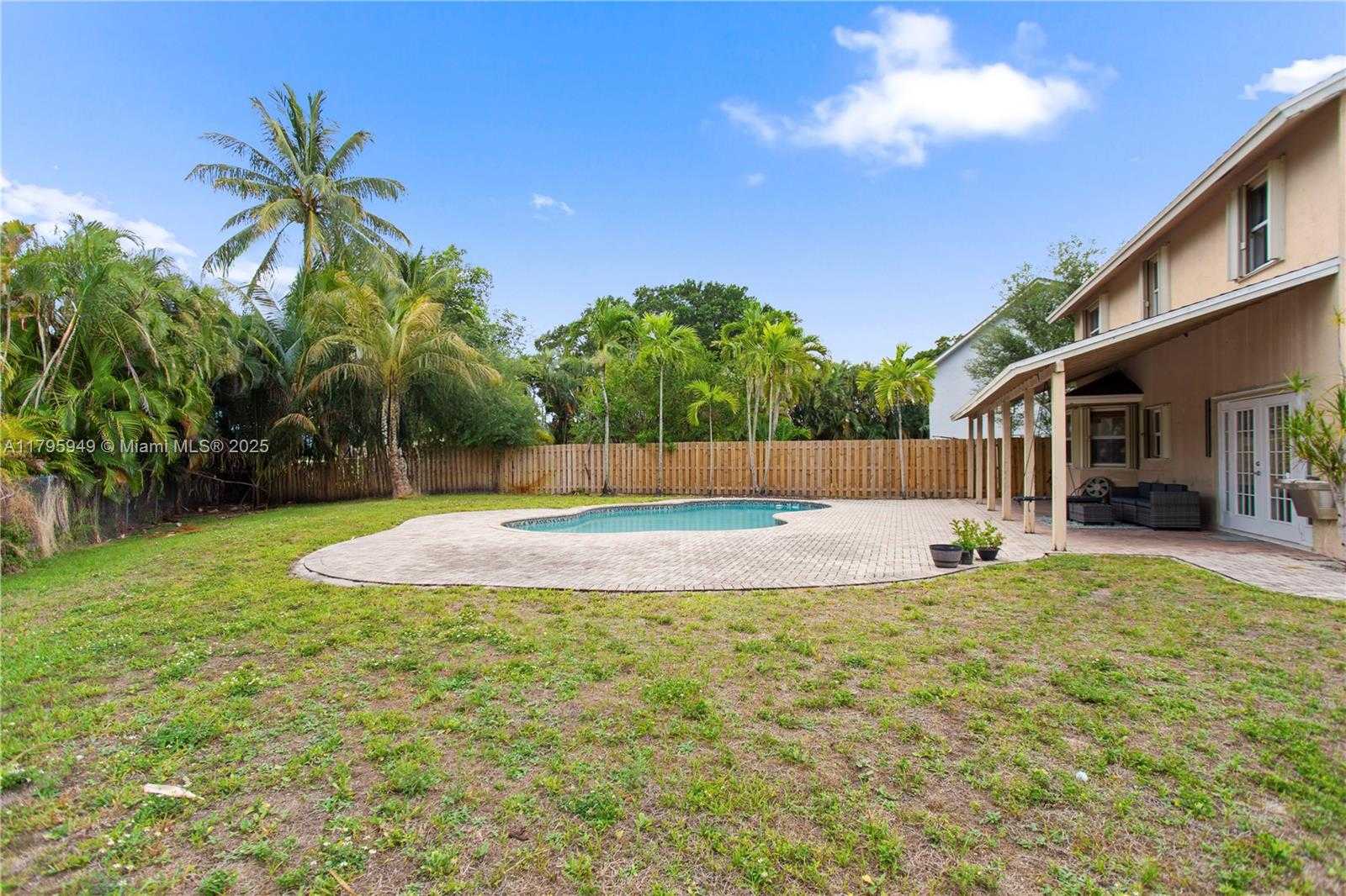 Small Image of 1051 SOUTH WEST 95TH TER, Pembroke Pines Number 32