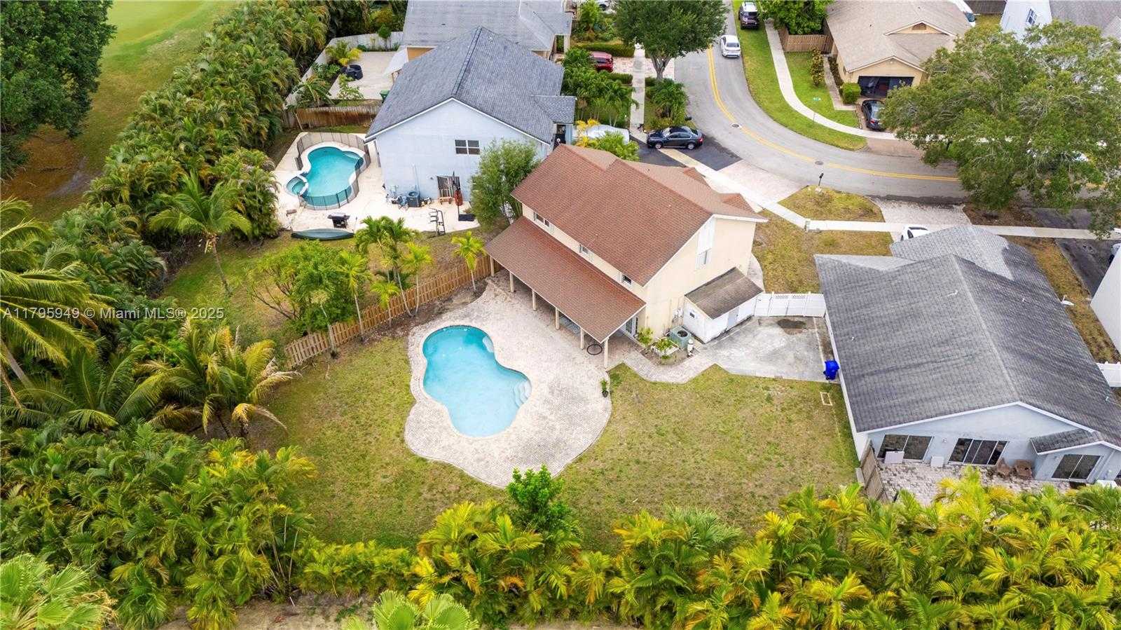 Small Image of 1051 SOUTH WEST 95TH TER, Pembroke Pines Number 33