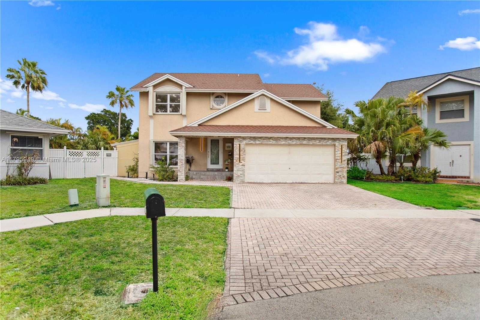 Small Image of 1051 SOUTH WEST 95TH TER, Pembroke Pines Number 6