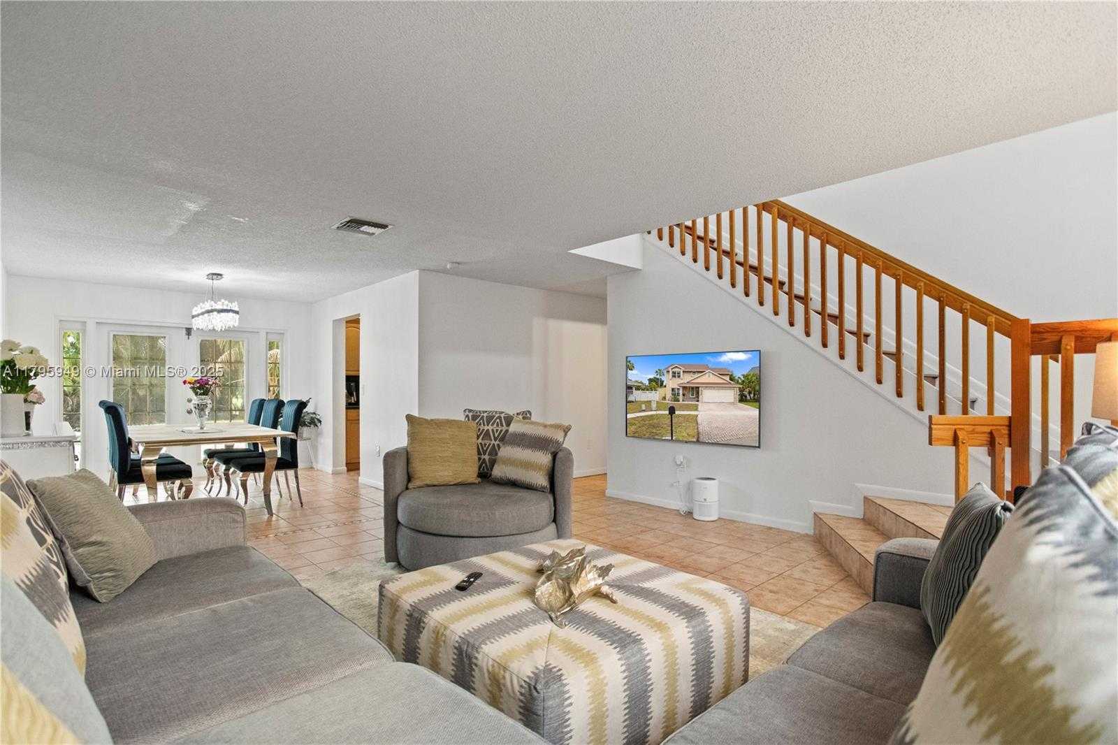 Small Image of 1051 SOUTH WEST 95TH TER, Pembroke Pines Number 7