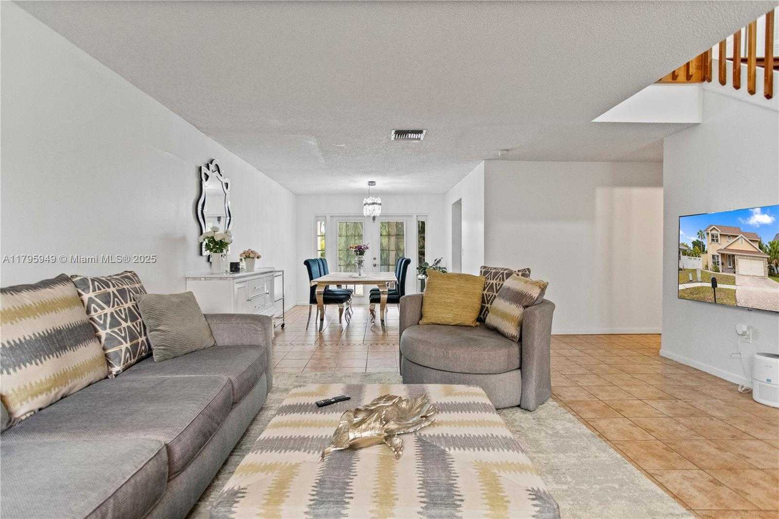 Small Image of 1051 SOUTH WEST 95TH TER, Pembroke Pines Number 8