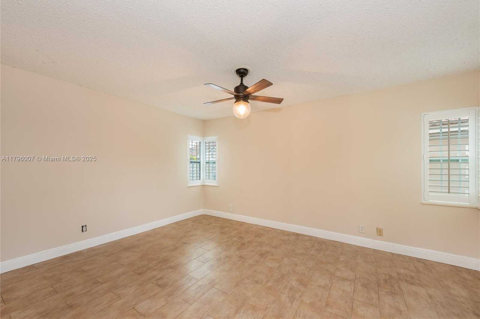 Small Image of 504 BEDFORD AVE, Weston Number 13