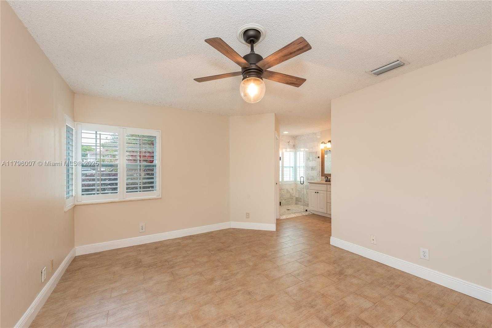 Small Image of 504 BEDFORD AVE, Weston Number 14