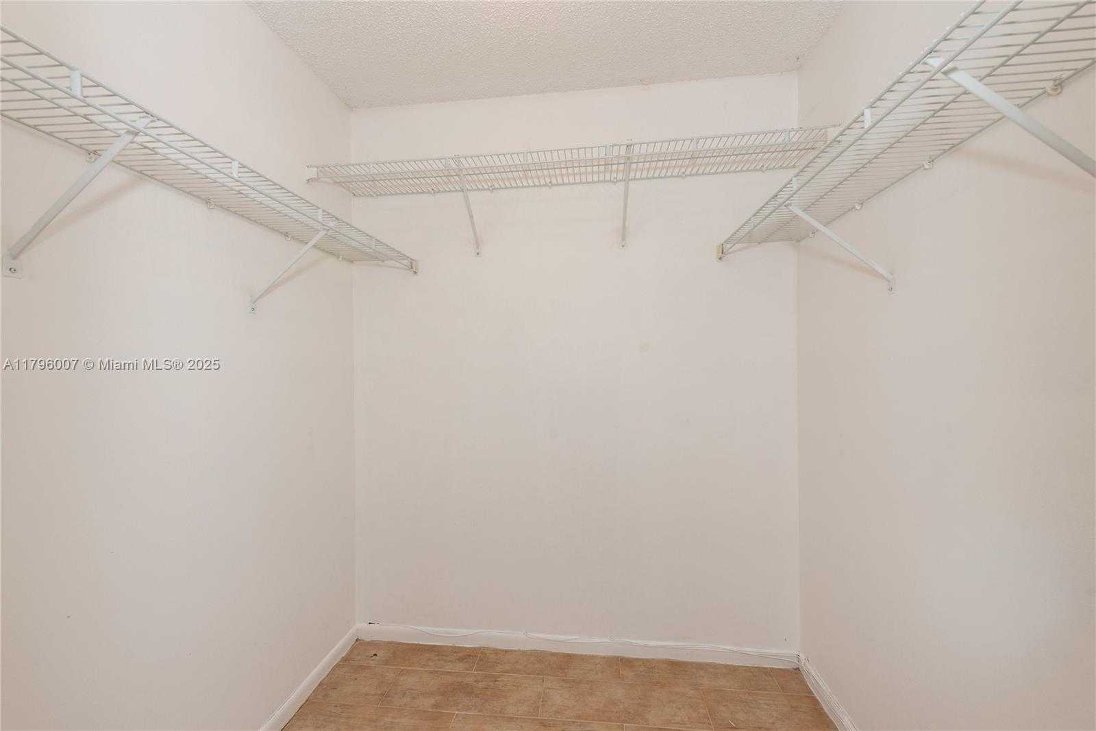 Small Image of 504 BEDFORD AVE, Weston Number 17