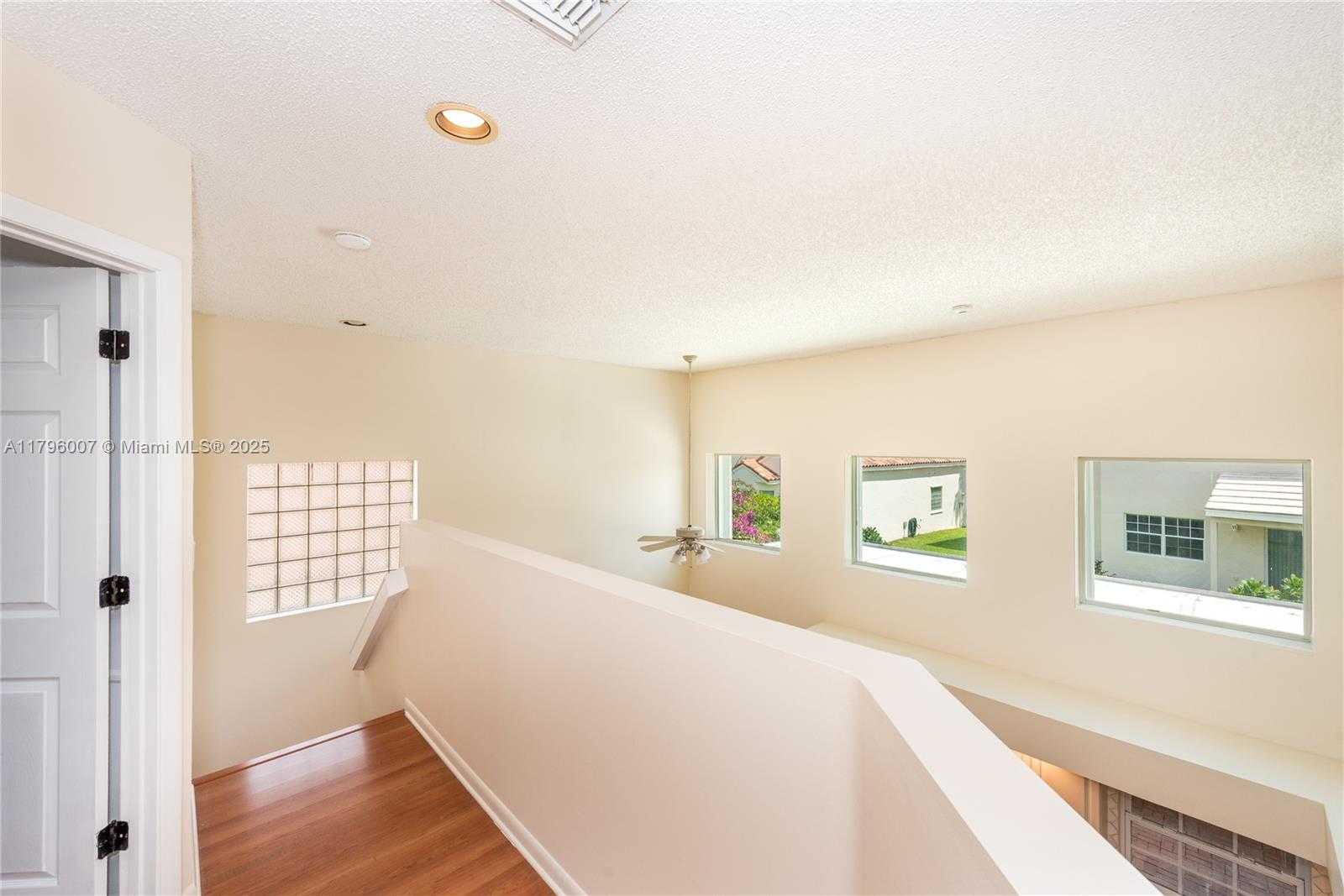Small Image of 504 BEDFORD AVE, Weston Number 24