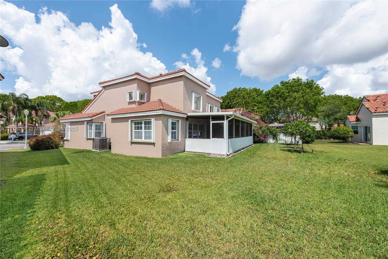 Small Image of 504 BEDFORD AVE, Weston Number 30