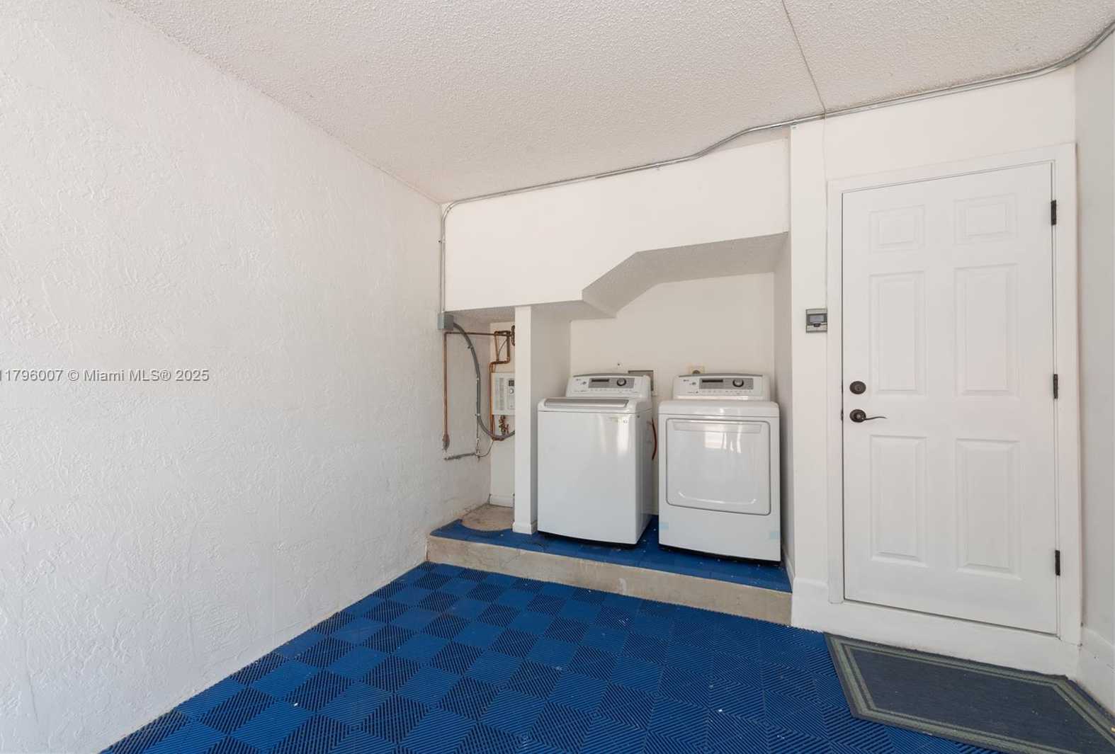 Small Image of 504 BEDFORD AVE, Weston Number 33