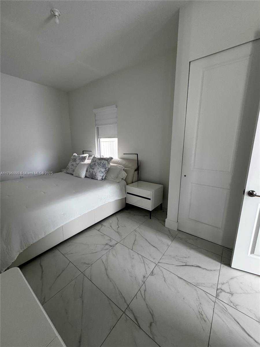 Small Image of 4409 SOUTH WEST 173RD AVE, Miramar Number 15