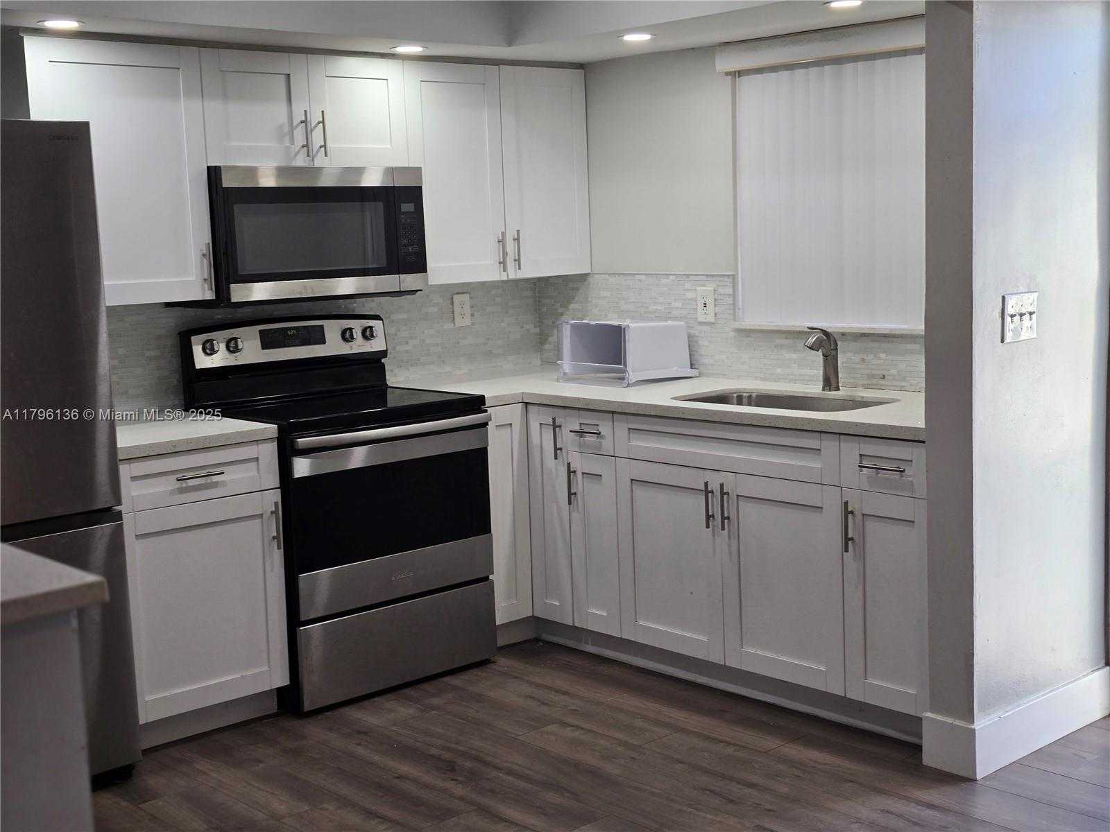 Small Image of 3711 VAN BUREN ST, Hollywood Number 2