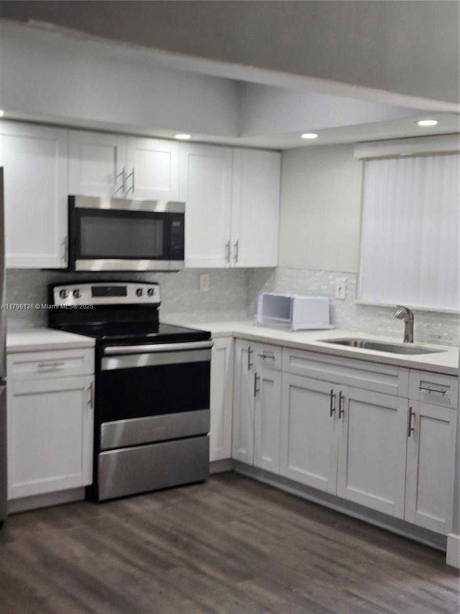 Small Image of 3711 VAN BUREN ST, Hollywood Number 3