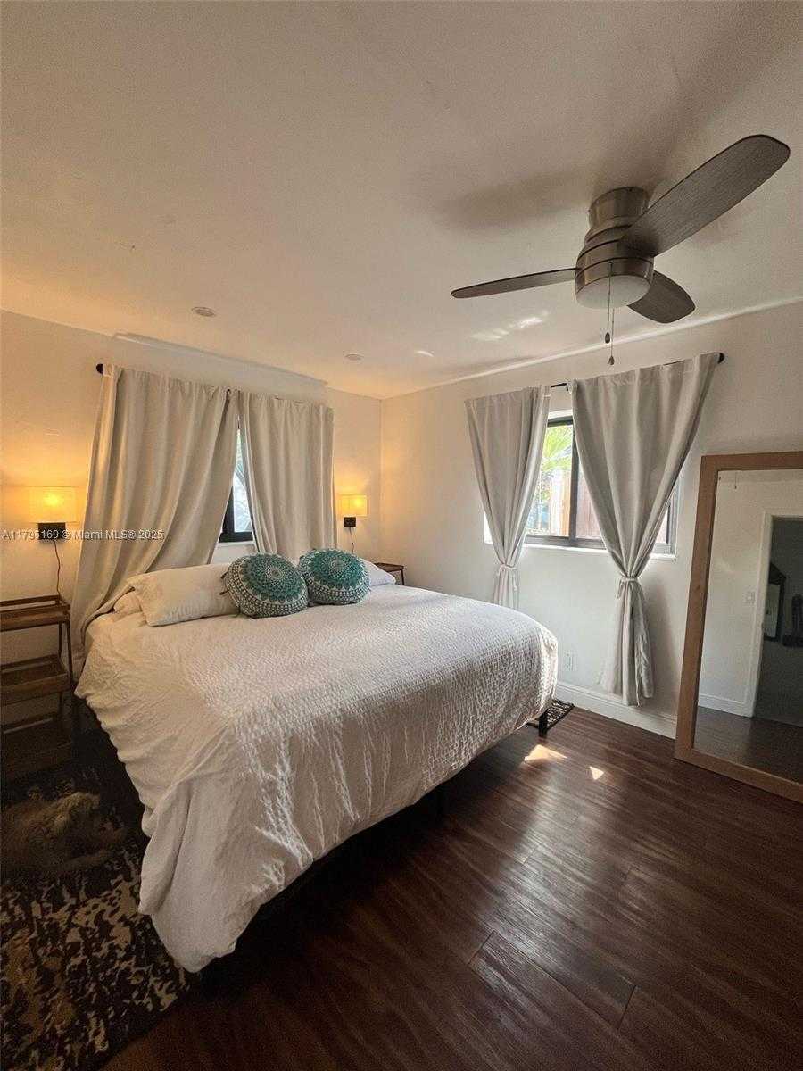 Small Image of 722 SOUTH WEST 10TH ST, Hallandale Beach Number 13