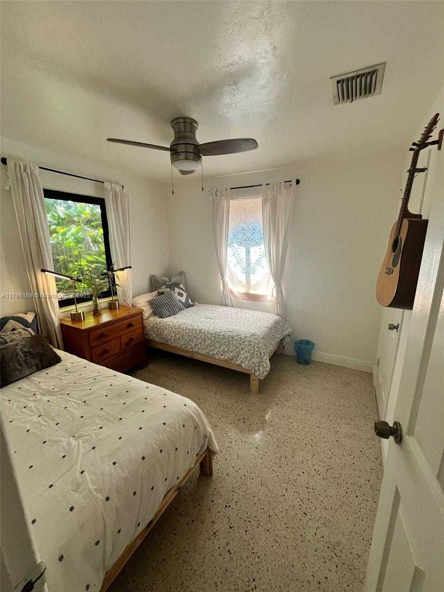 Small Image of 722 SOUTH WEST 10TH ST, Hallandale Beach Number 14