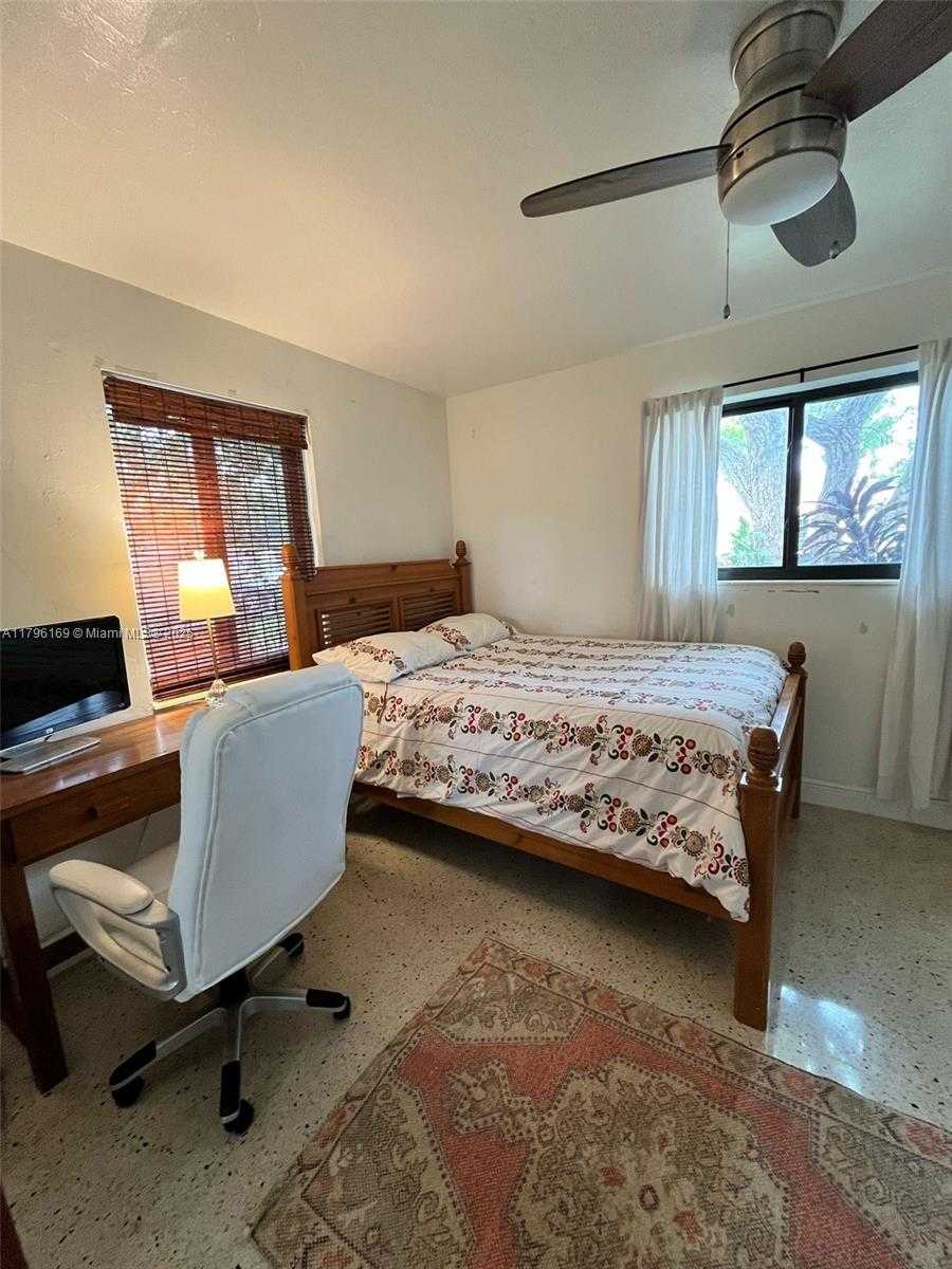 Small Image of 722 SOUTH WEST 10TH ST, Hallandale Beach Number 16