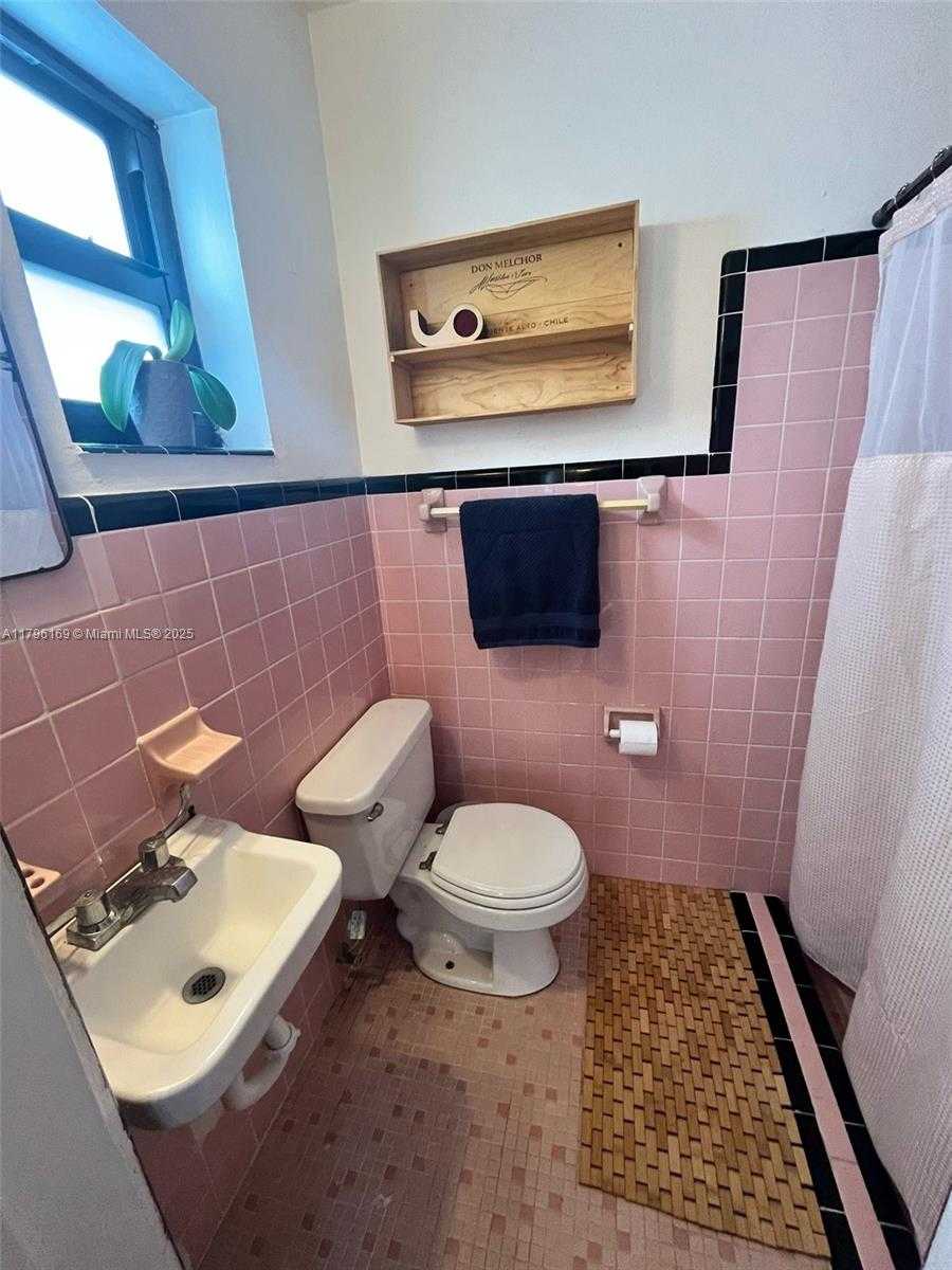 Small Image of 722 SOUTH WEST 10TH ST, Hallandale Beach Number 17