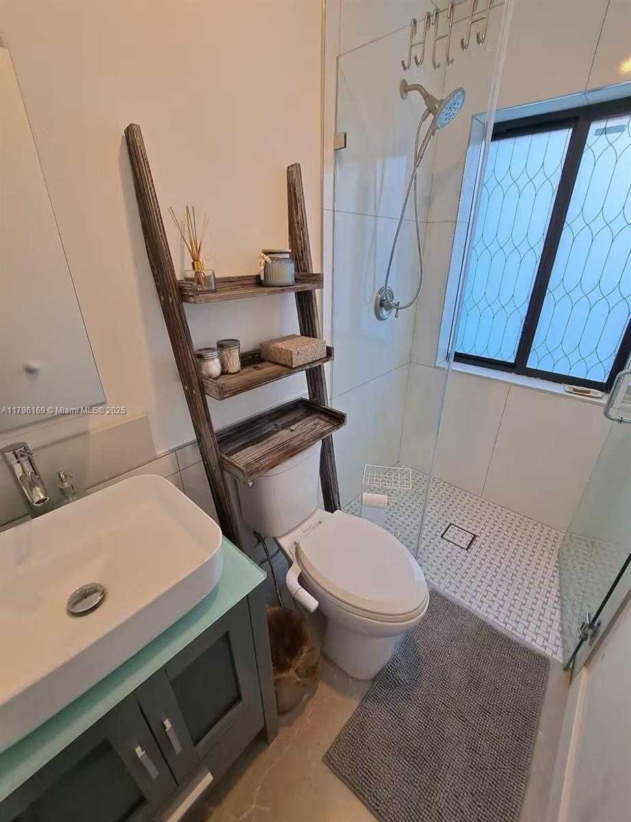 Small Image of 722 SOUTH WEST 10TH ST, Hallandale Beach Number 19