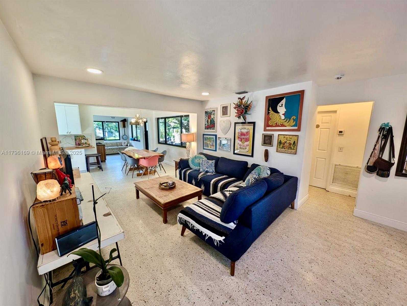 Small Image of 722 SOUTH WEST 10TH ST, Hallandale Beach Number 2
