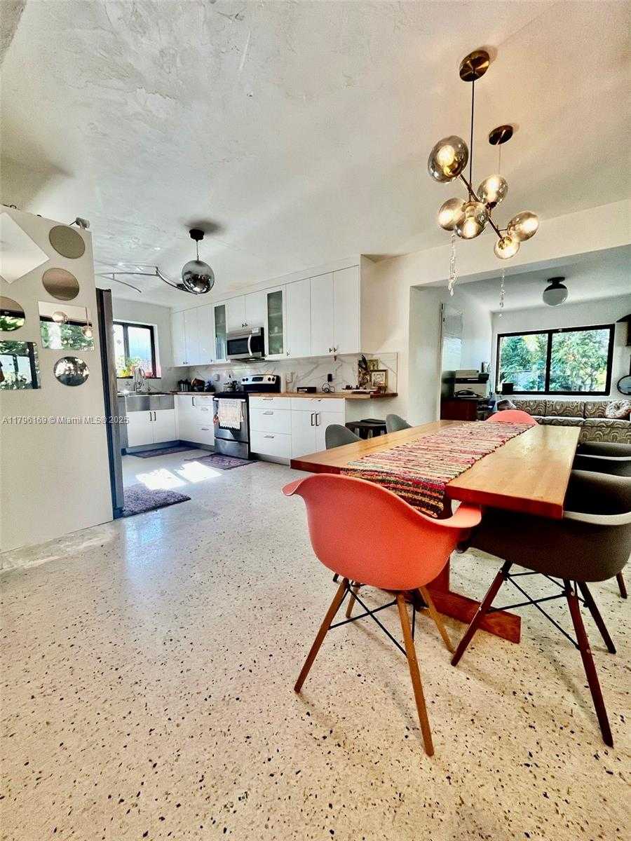 Small Image of 722 SOUTH WEST 10TH ST, Hallandale Beach Number 5