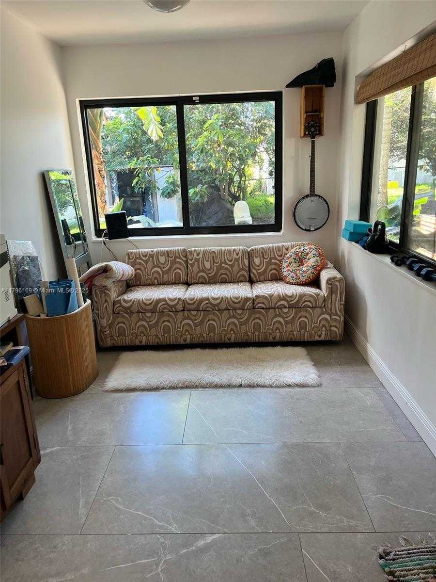 Small Image of 722 SOUTH WEST 10TH ST, Hallandale Beach Number 6