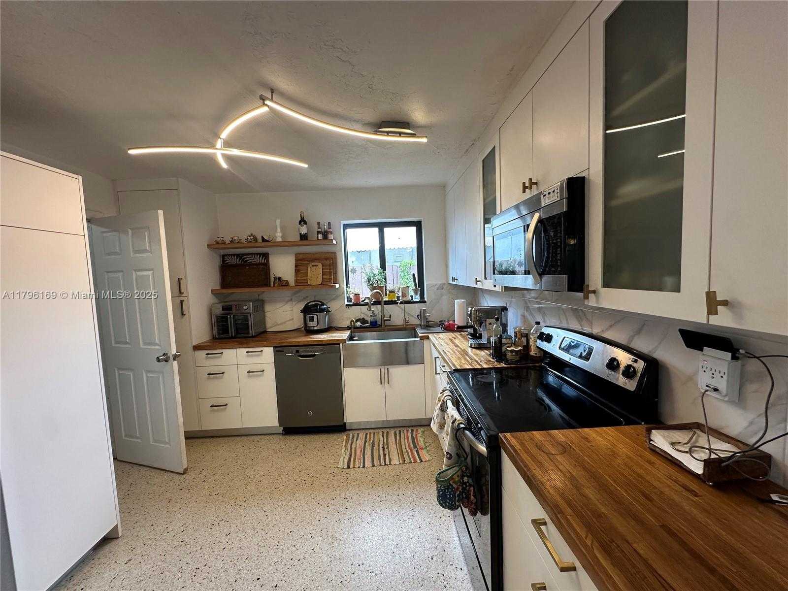 Small Image of 722 SOUTH WEST 10TH ST, Hallandale Beach Number 7