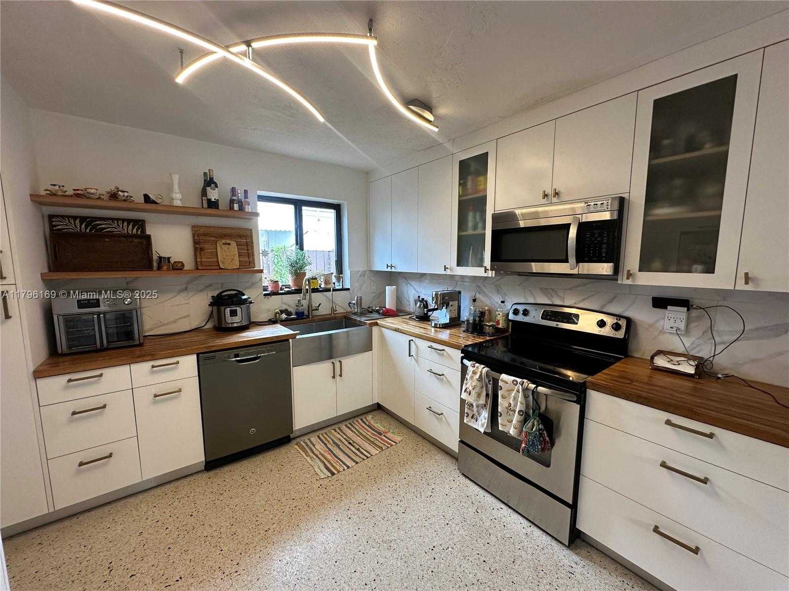 Small Image of 722 SOUTH WEST 10TH ST, Hallandale Beach Number 8