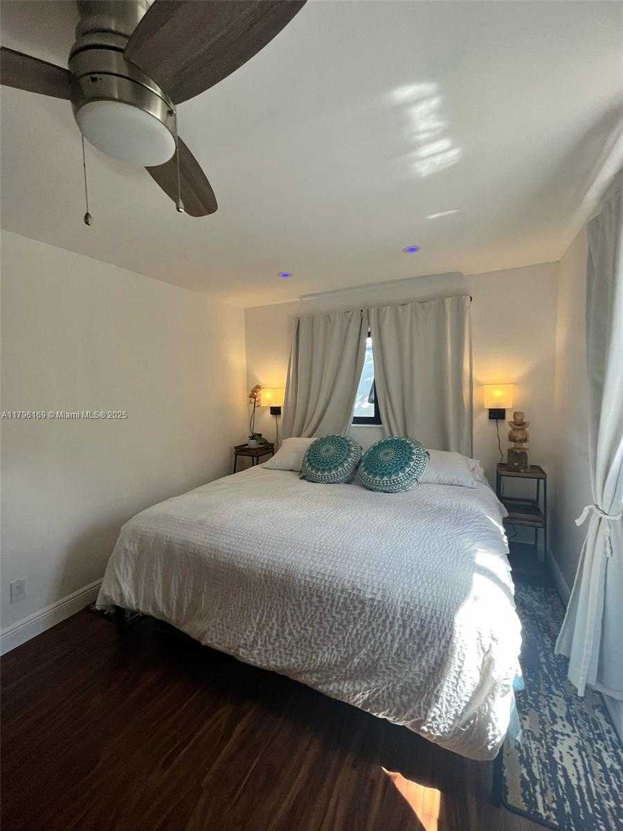Small Image of 722 SOUTH WEST 10TH ST, Hallandale Beach Number 9