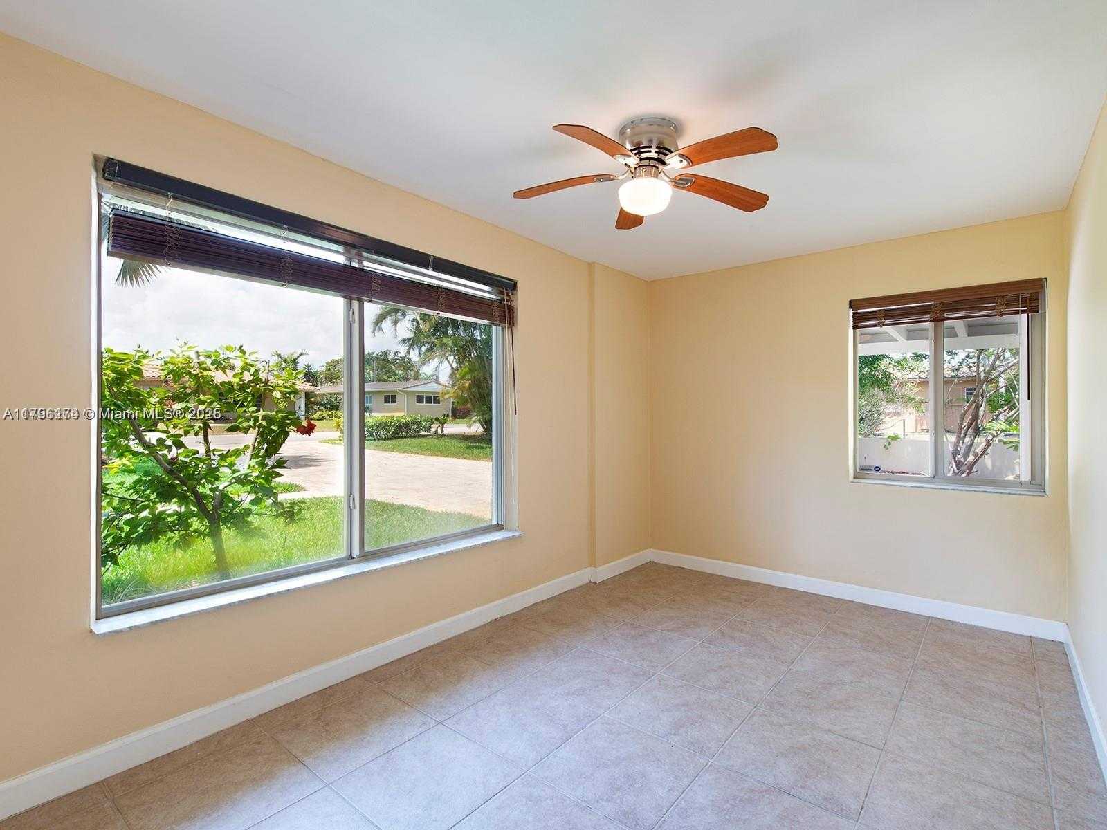 Small Image of 10643 NORTH EAST 10TH PL, Miami Shores Number 21