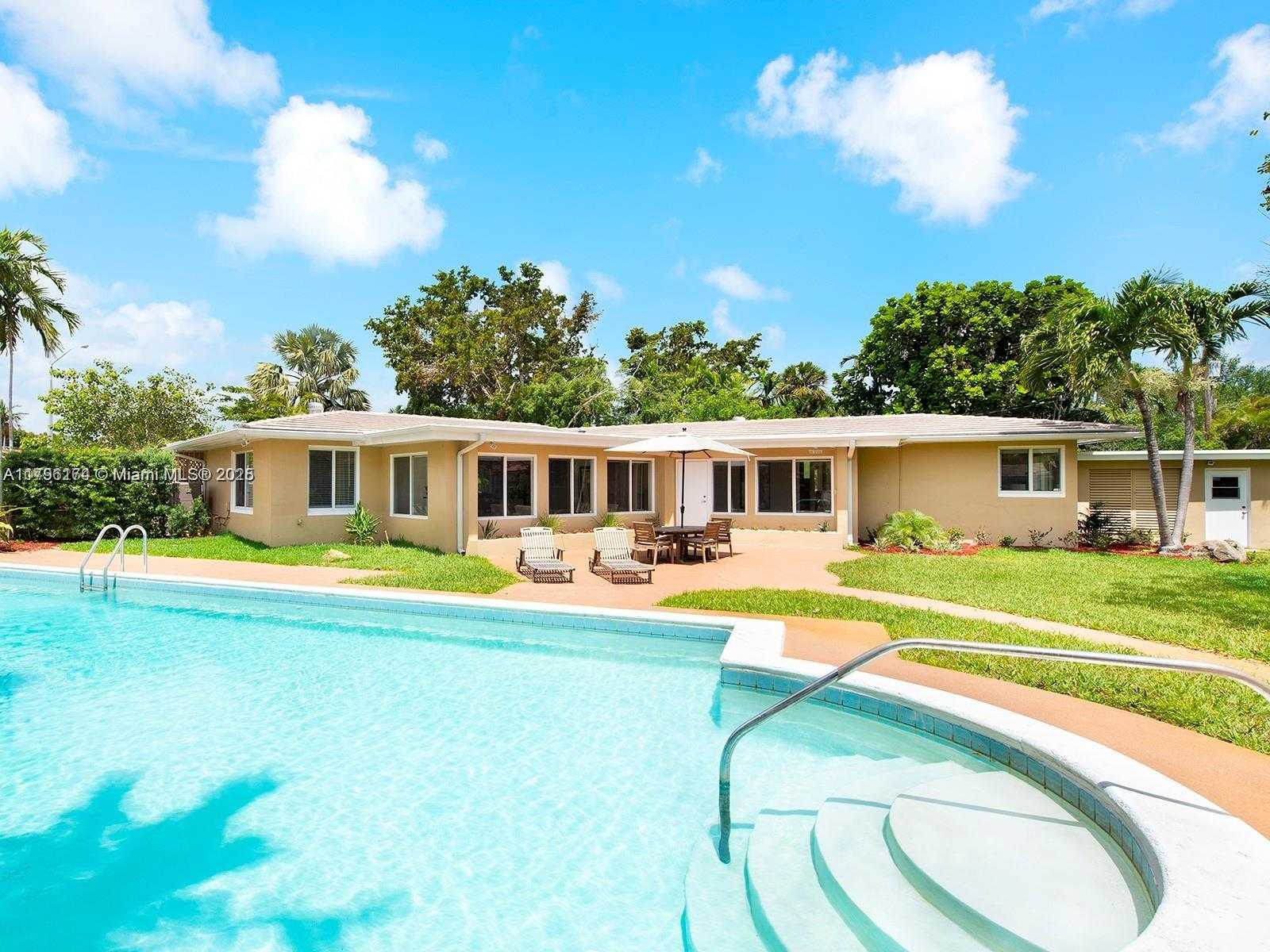 Small Image of 10643 NORTH EAST 10TH PL, Miami Shores Number 3