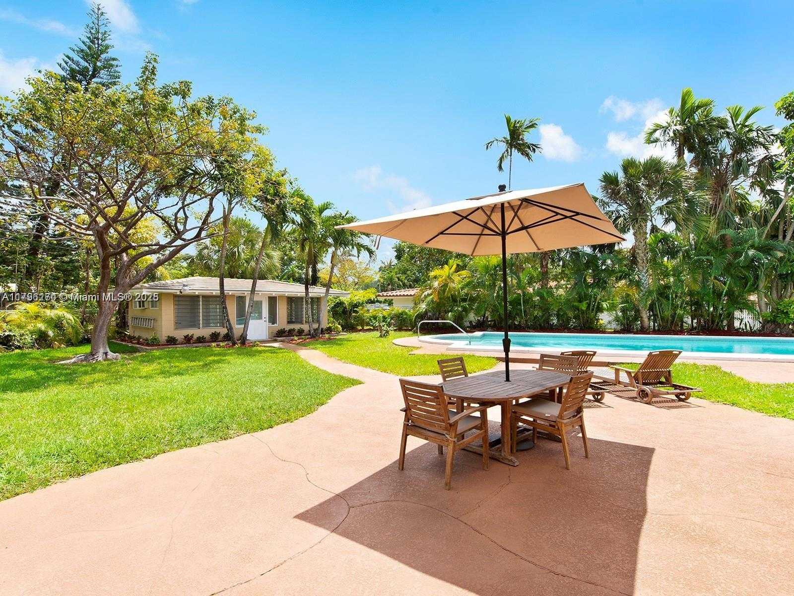 Small Image of 10643 NORTH EAST 10TH PL, Miami Shores Number 5