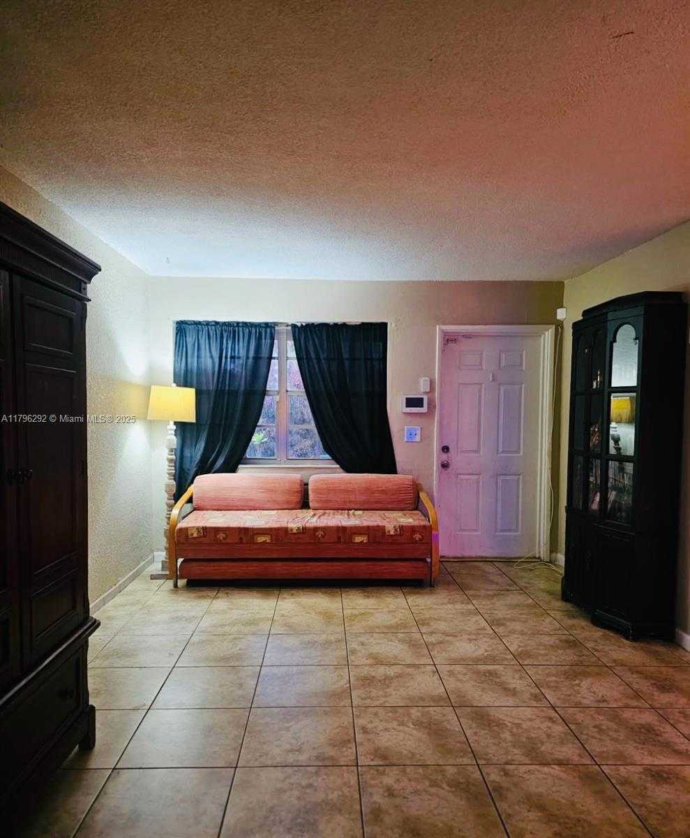Small Image of 5706 SIMMS ST, Hollywood Number 7