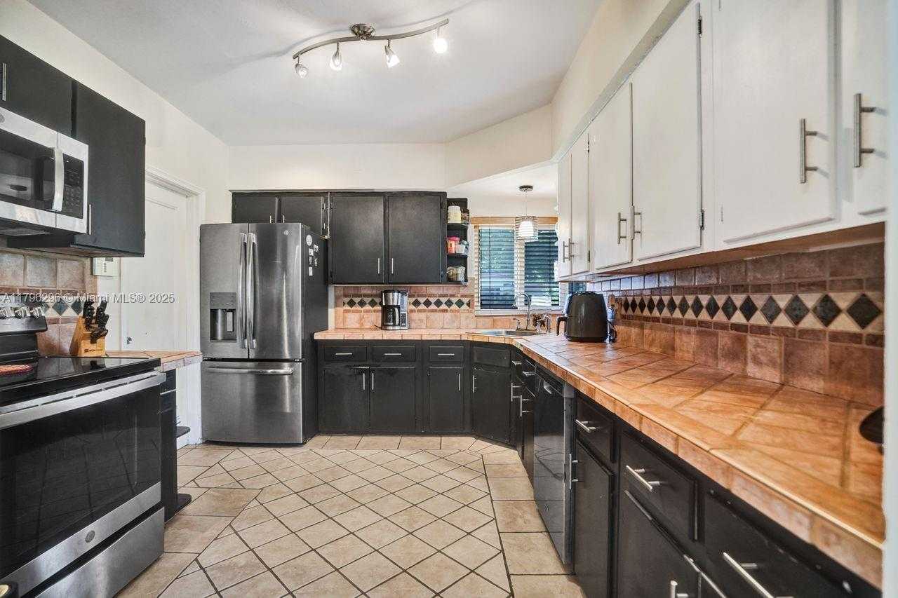 Small Image of 825 NORTH EAST 98TH ST, Miami Shores Number 12