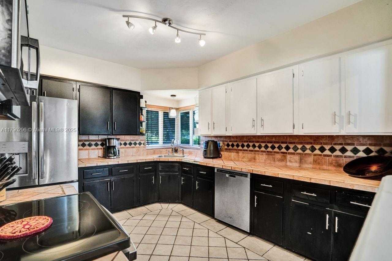 Small Image of 825 NORTH EAST 98TH ST, Miami Shores Number 13
