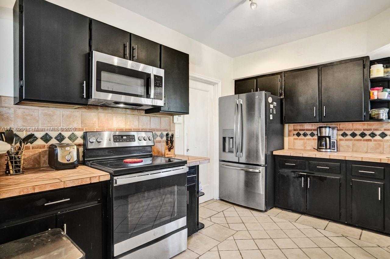 Small Image of 825 NORTH EAST 98TH ST, Miami Shores Number 14